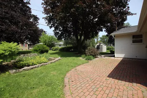 Exterior - 27 N Linden Ln, Appleton, WI 54915 photo 3 of 6