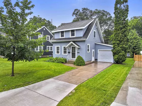 908 Allouez Ter, Allouez, WI 54301