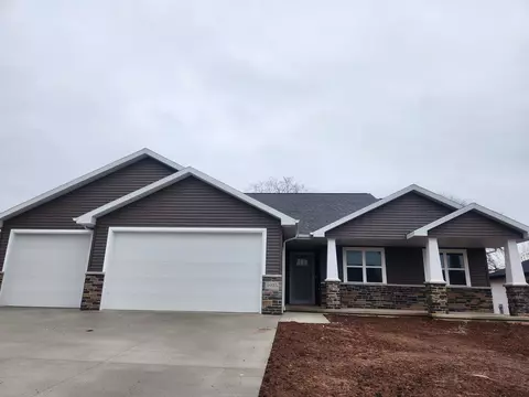 1025 Lotus Trl, Menasha, WI 54952