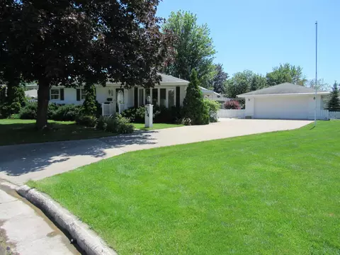 214 Etten Ct, Neenah, WI 54956