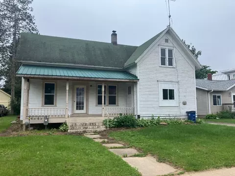 713 N Main St, Marion, WI 54950