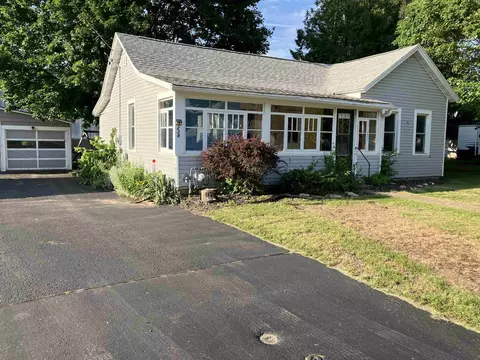 238 Union St, Manawa, WI 54949