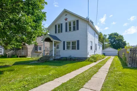 1610 Shore Dr, Marinette, WI 54143