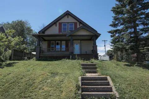 2102 S 10th St, Manitowoc, WI 54220