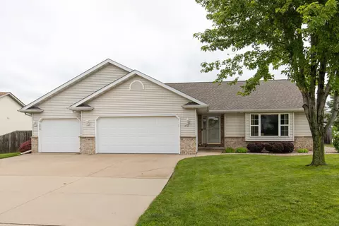 214 Sunny Meadows Dr, Kaukauna, WI 54130