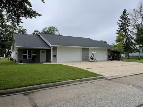 516 5th St, Oconto, WI 54153