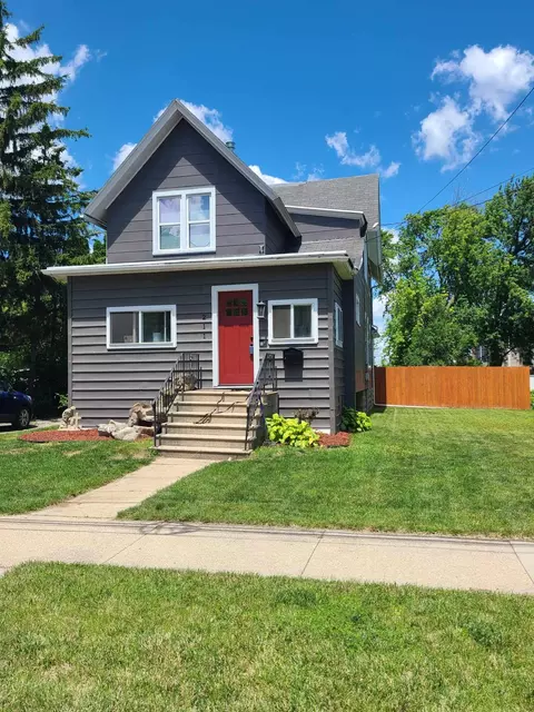 211 Sherry St, Neenah, WI 54956