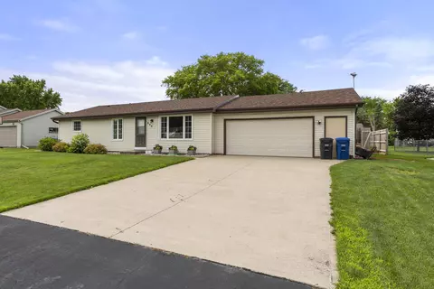 540 Silverwood Ln, Neenah, WI 54956