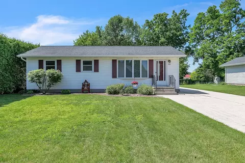 236 W Main St, Mishicot, WI 54228