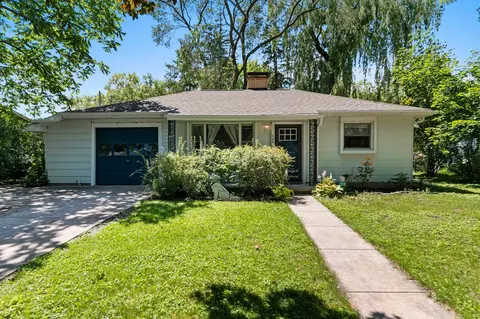 540 Clover Ln, Green Bay, WI 54301