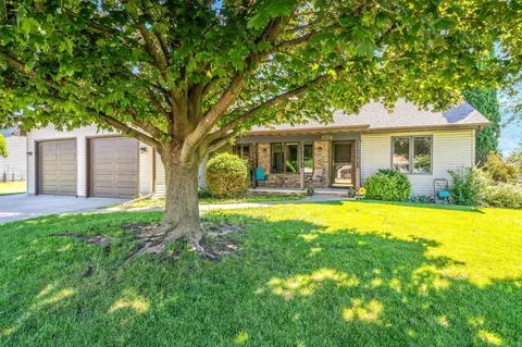 1324 Alpine Ln, Neenah, WI 54956