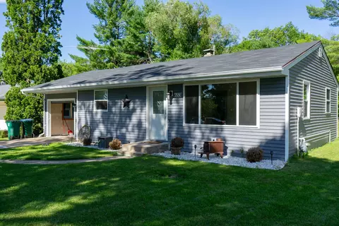 653 Union St, Manawa, WI 54949
