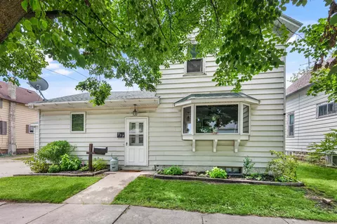 317 Hattie St, Marinette, WI 54143
