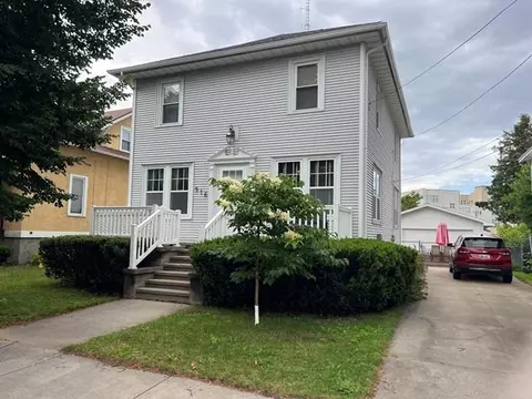 916 5th St, Menominee, MI 49858