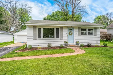 207 N 5th St, Winneconne, WI 54986
