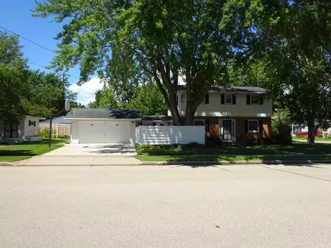1404 W 5th Ave, Oshkosh, WI 54902