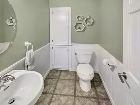 Bath - 1820 S Lee St, Appleton, WI 54915 photo 2 of 4