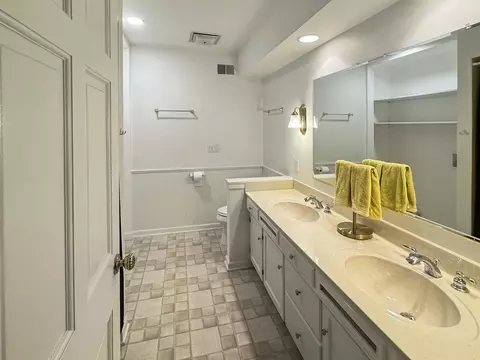 Bath - 1820 S Lee St, Appleton, WI 54915 photo 3 of 4