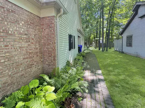 Exterior - 1820 S Lee St, Appleton, WI 54915 photo 6 of 7
