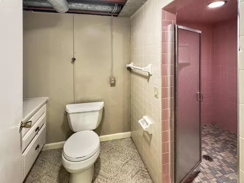 Bath - 1820 S Lee St, Appleton, WI 54915 photo 4 of 4