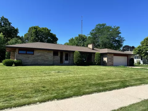 885 W 19th Ave, Oshkosh, WI 54902