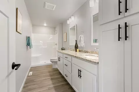 Bath - 494 Emerald Isle Ct, Wrightstown, WI 54180 photo 1 of 1