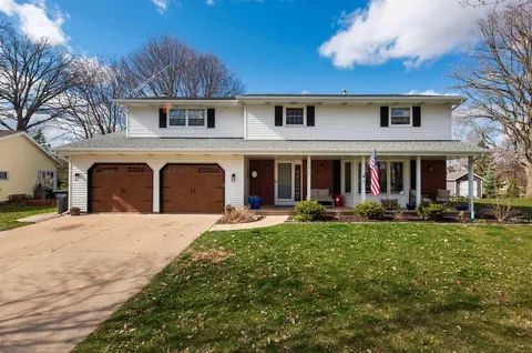 1615 Crestview Dr, Oshkosh, WI 54904