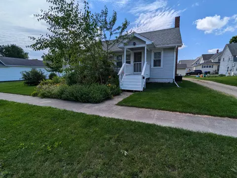 327 Avon St, New London, WI 54961