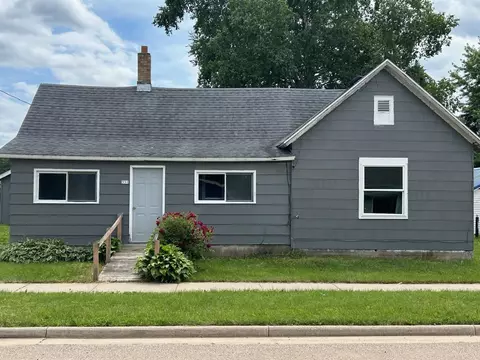 331 2nd St, Manawa, WI 54949