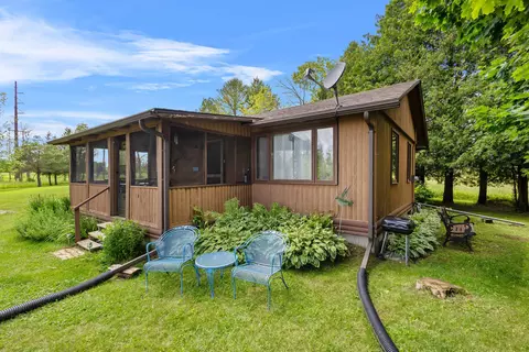 n5012 Lakeshore Drive, Kewaunee, WI 54216