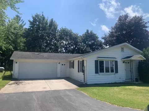 n6737 Triple T Road, Mount Calvary, WI 53057