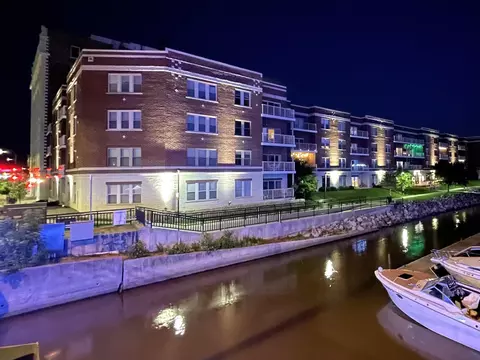 118 S Washington St #203B, Green Bay, WI 54301