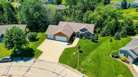 1967 S Cross Creek Cir, De Pere, WI 54115