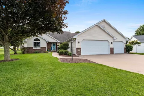 n9553 Garnet Court, Appleton, WI 54915 photo 2