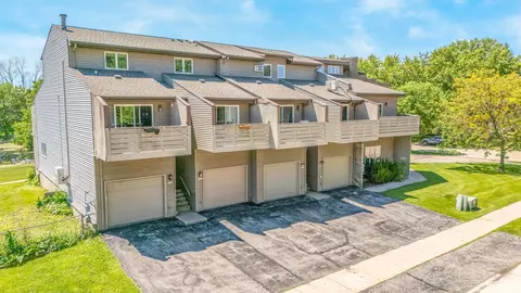 1009 Greenwood Ct, Oshkosh, WI 54901
