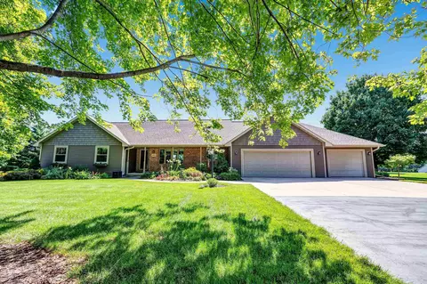 2802 Scotch Pine Trl, Green Bay, WI 54313