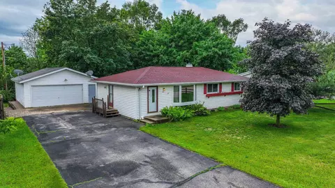 1310 Terrace Ct, Waupaca, WI 54981