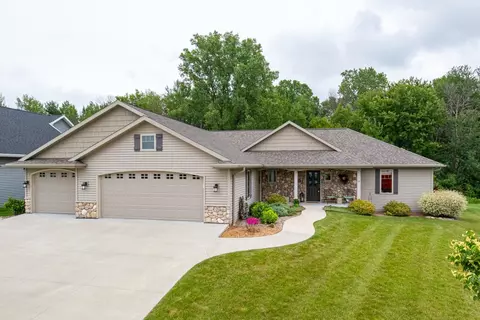 4968 N Silkwood Cir, Appleton, WI 54913