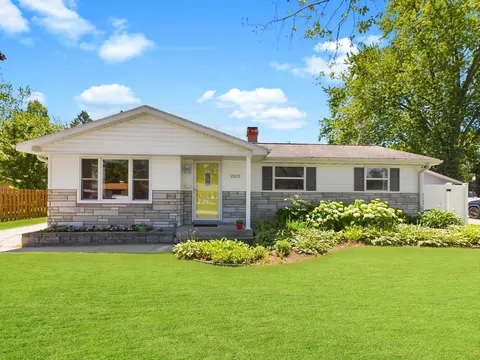 2521 Shade Tree Ln, Green Bay, WI 54307