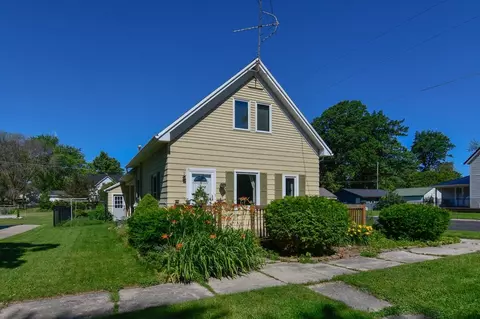 607 1st St, Luxemburg, WI 54217