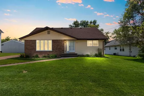 1927 E John St, Appleton, WI 54915