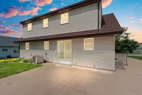 1927 E John St, Appleton, WI 54915 photo 2