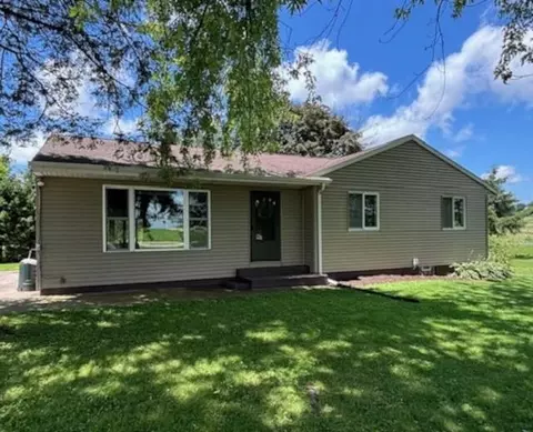 n6090 Wagner Road, Mount Calvary, WI 53057