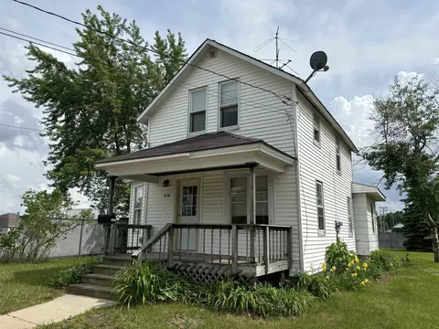 610 E 5th St, Shawano, WI 54166