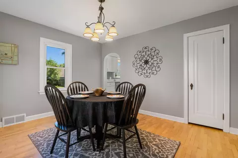 Dining - 1008 W Winnebago St, Appleton, WI 54914 photo 2 of 3