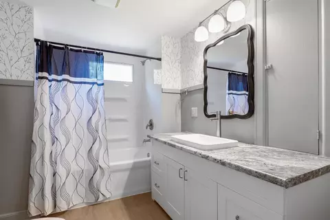 Bath - 1008 W Winnebago St, Appleton, WI 54914 photo 1 of 1