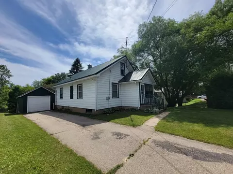 204 E Armstrong St, Gillett, WI 54124