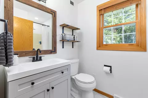 Bath - 300 E Lindbergh St, Appleton, WI 54911 photo 1 of 2