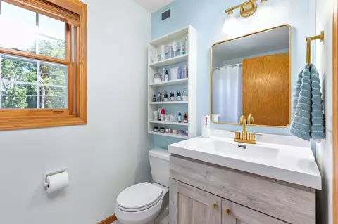 Bath - 300 E Lindbergh St, Appleton, WI 54911 photo 2 of 2