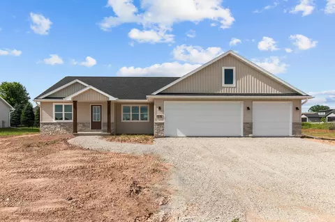 3511 Ridgecrest Ln, Kaukauna, WI 54130